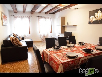Living Room (Photo 1)